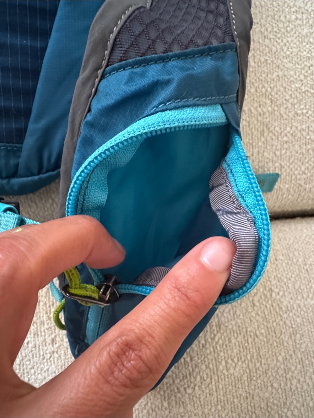 Patagonia Teal and Light-Teal Hiking Daypack - Picture 6 of 7